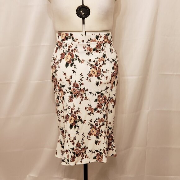 Ultra Teeze Floral Print Fitted Skirt. Size 2X - Picture 2 of 6